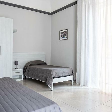 Hotel Costanza Катания Экстерьер фото